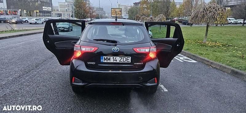Second-hand Toyota Yaris Hybrid Edition 100 CP (73 kW) 2017 Culoarenegru