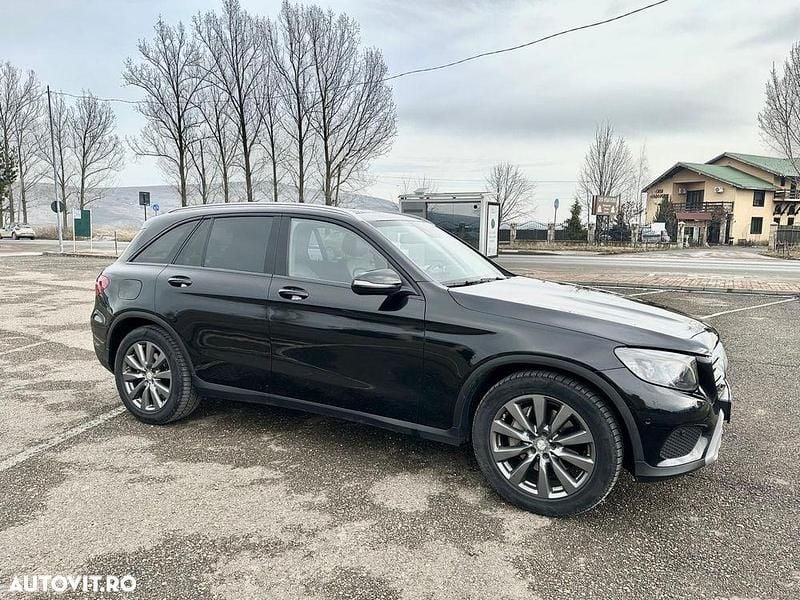 Second-hand Mercedes GLC250 211 CP (155 kW) 2015 Culoarenegru SUV