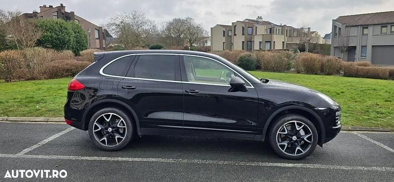 Second-hand Porsche Cayenne Platinum Edition 245 CP (180 kW) 2014 Culoarenegru SUV
