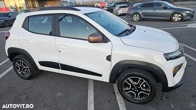 Culoarealb Utilizat 2023 Dacia Spring Extreme Hatchback | 11.800 EUR (Preț OK) - Imagine 1/4