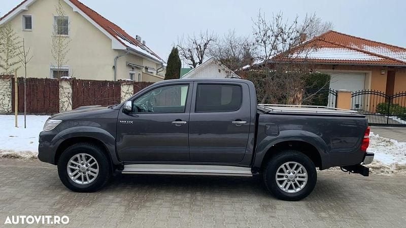 Second-hand Toyota HiLux 171 CP (125 kW) 2015 Culoaregri Pickup