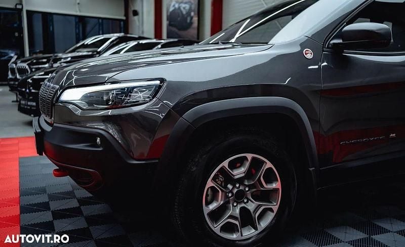 Second-hand Jeep Cherokee Trailhawk 272 CP (200 kW) 2019 Gri SUV