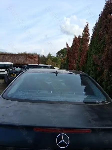 Utilizat 2003 Mercedes 220 Berlinǎ | 1.100 EUR - Imagine 1/4