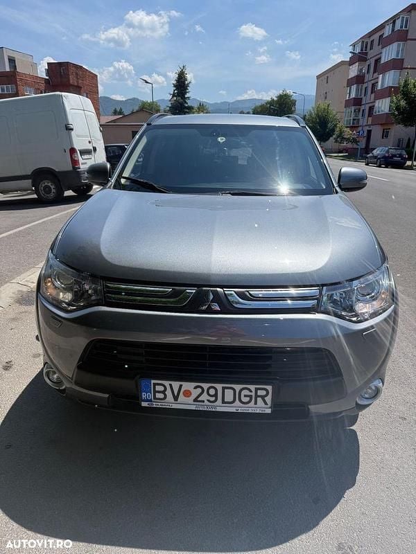 Culoaregri Utilizat 2013 Mitsubishi Outlander Plus SUV | 7.800 EUR (Preț OK) - Imagine 1/4