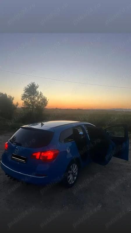 Albastru Utilizat 2014 Opel Astra Active Break | 3.650 EUR (Preț bun) - Imagine 1/4