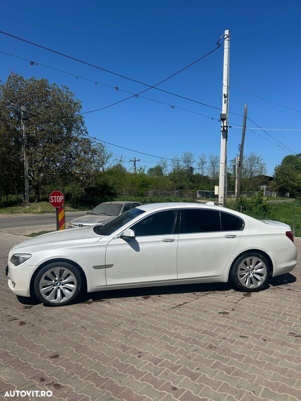 Alb Utilizat 2010 BMW 750 Berlinǎ | 13.600 EUR - Imagine 1/4