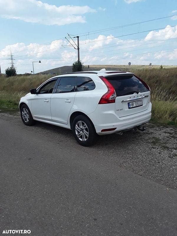 Alb Utilizat 2016 Volvo XC60 SUV | 14.600 EUR (Super Preț) - Imagine 1/4
