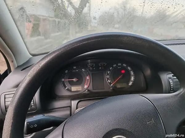 Second-hand Skoda Superb 131 CP (96 kW) 2007 Albastru Berlinǎ