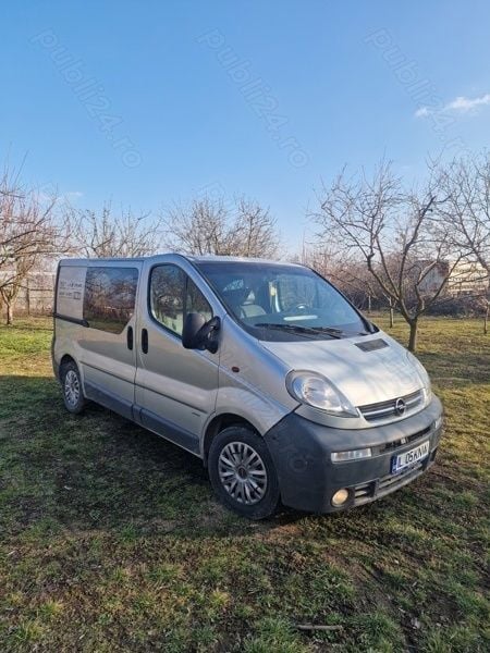 Argintiu Utilizat 2006 Opel Vivaro Van | 4.300 EUR (Preț bun) - Imagine 1/4