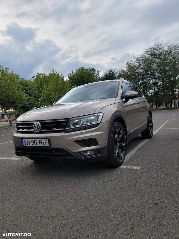 Culoaremaro Utilizat 2018 VW Tiguan Highline SUV | 18.000 EUR (Preț OK) - Imagine 1/4