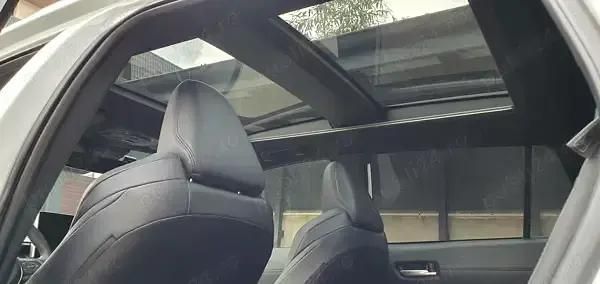 Second-hand Toyota Corolla Cross 197 CP (144 kW) 2023 Alb SUV