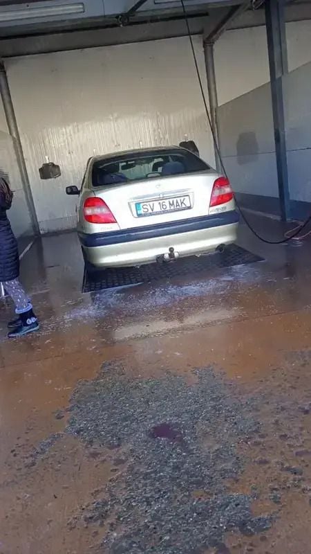 Utilizat 2001 Toyota Avensis | 600 EUR - Imagine 1/4
