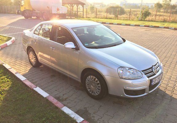 Gri Utilizat 2006 VW Jetta Berlinǎ | 5.490 EUR - Imagine 1/4