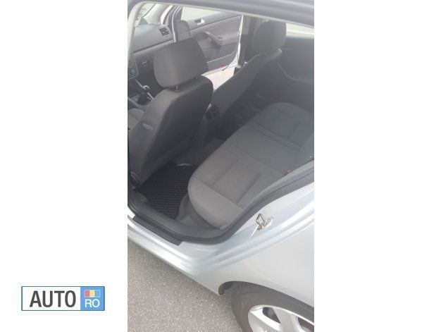 Second-hand VW Golf IV 116 CP (85 kW) 2004 Argintiu Hatchback