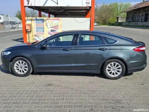 Verde Utilizat 2017 Ford Mondeo Titanium Hatchback | 12.400 EUR (Scump) - Imagine 1/4