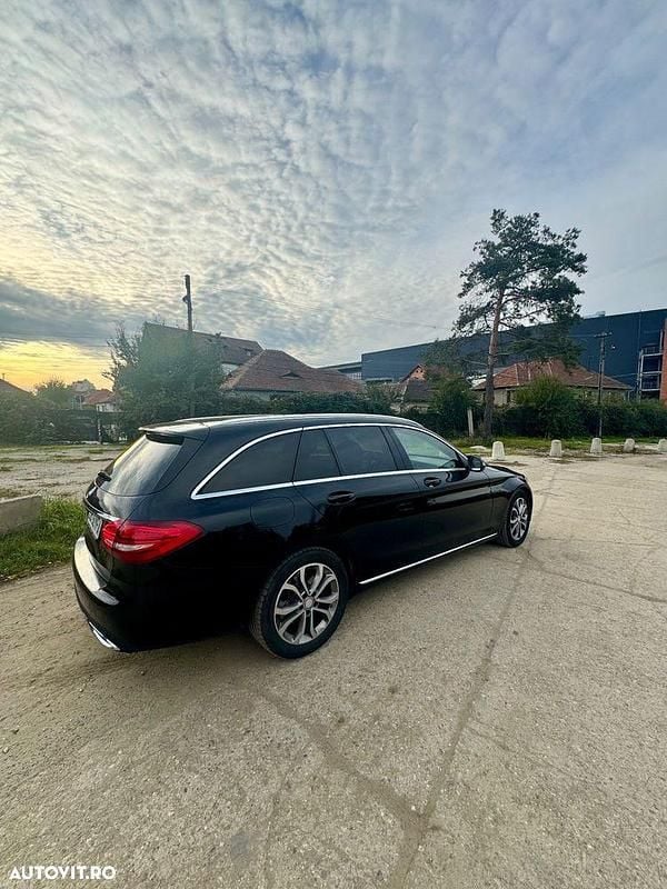 Second-hand Mercedes C220 170 CP (125 kW) 2015 Culoarenegru Break