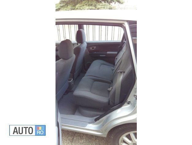 Second-hand Kia Carens 113 CP (83 kW) 2006 Argintiu Monovolum