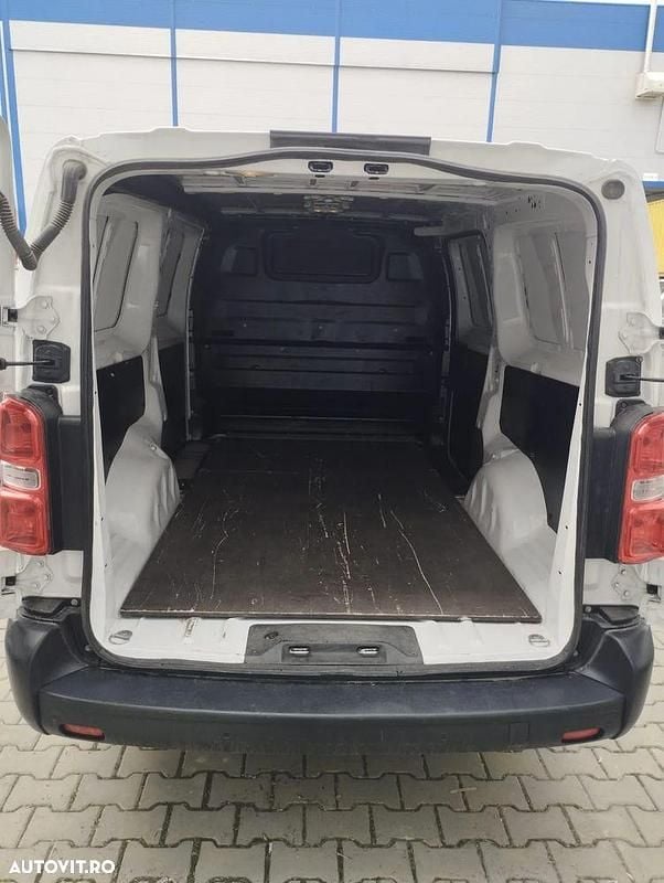 Second-hand Opel Vivaro 122 CP (89 kW) 2021 Culoarealb Monovolum