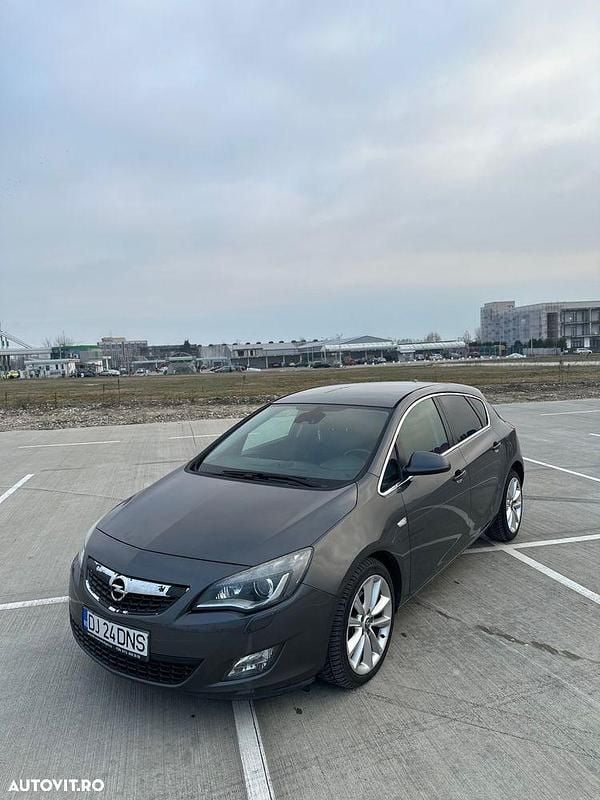 Second-hand Opel Astra 125 CP (91 kW) 2012 Culoaregri Hatchback
