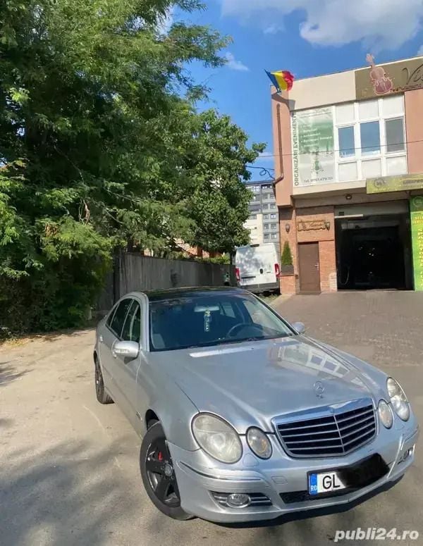 Gri Utilizat 2004 Mercedes E220 Berlinǎ | 2.650 EUR - Imagine 1/4