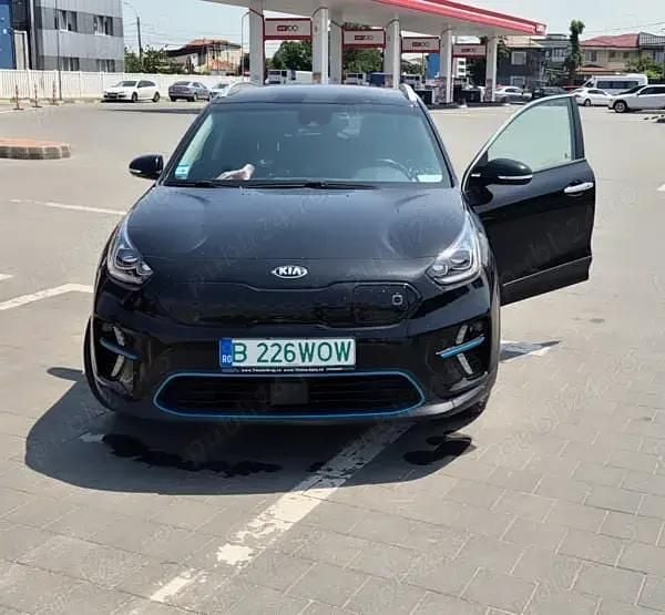 Negru Utilizat 2019 Kia e-Niro SUV | 20.000 EUR - Imagine 1/4