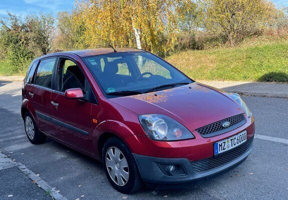 Second-hand Ford Fiesta 75 CP (55 kW) 2006 Roşu Hatchback