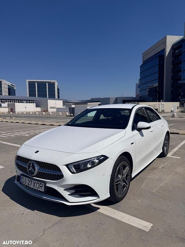 Culoarealb Utilizat 2020 Mercedes A250 AMG line Berlinǎ | 27.200 EUR - Imagine 1/4