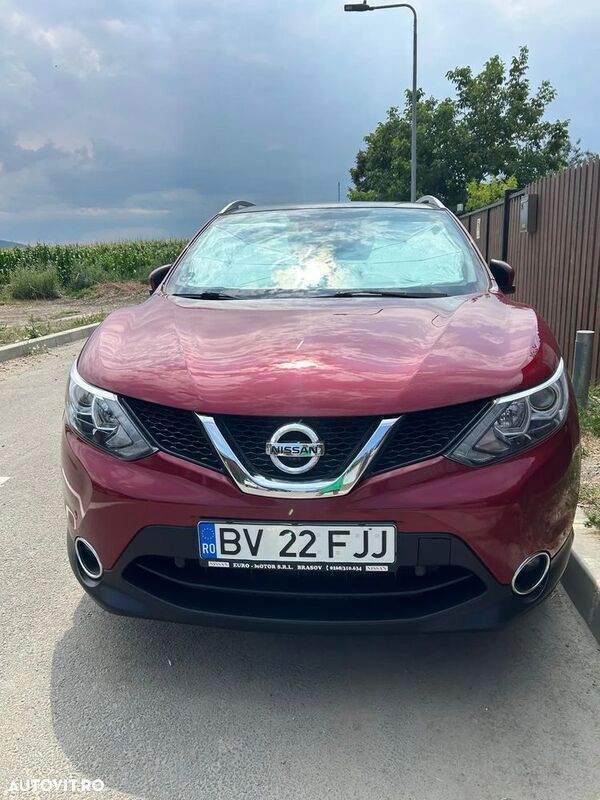 Rosu Utilizat 2017 Nissan Qashqai Tekna SUV | 10.500 EUR (Preț bun) - Imagine 1/4