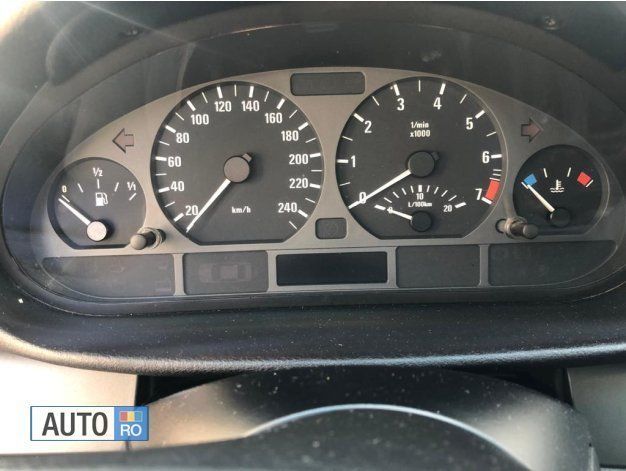 Second-hand BMW 318 143 CP (105 kW) 2004 Argintiu Berlinǎ