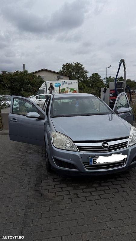 Culoaregri Utilizat 2009 Opel Astra Club Hatchback | 2.400 EUR (Preț OK) - Imagine 1/4