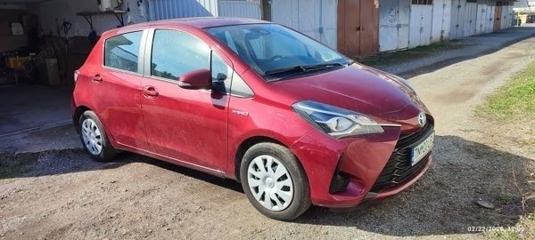 Visiniu Utilizat 2017 Toyota Yaris Hybrid Hatchback | 13.200 EUR - Imagine 1/4