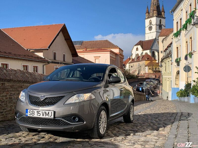 Utilizat 2016 Lancia Ypsilon Hatchback | 5.800 EUR - Imagine 1/4