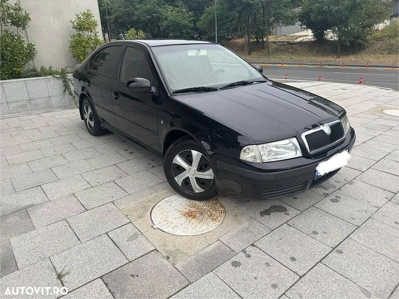 Negru Utilizat 2010 Skoda Octavia Tour Berlinǎ | 4.390 EUR (Puțin scump) - Imagine 1/4