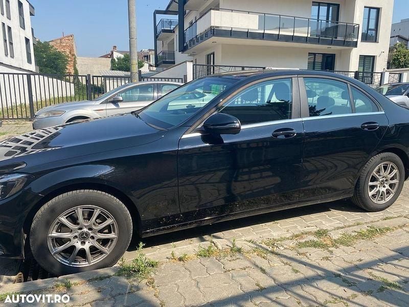 Negru Utilizat 2018 Mercedes C180 Berlinǎ | 22.500 EUR (Puțin scump) - Imagine 1/4