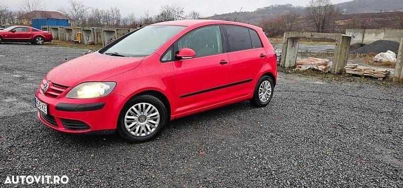 Culoarerosu Utilizat 2006 VW Golf V Comfortline Hatchback | 1.790 EUR (Preț bun) - Imagine 1/4