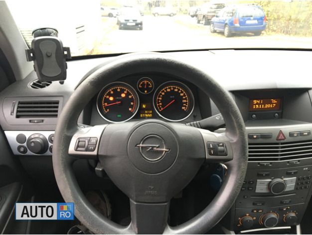 Second-hand Opel Astra 105 CP (77 kW) 2006 Albastru Hatchback