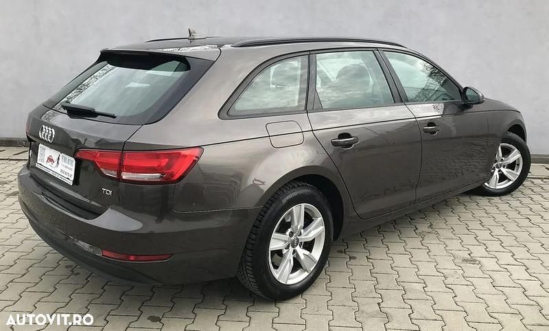 Second-hand Audi A4 Attraction 150 CP (110 kW) 2017 Culoaremaro Break