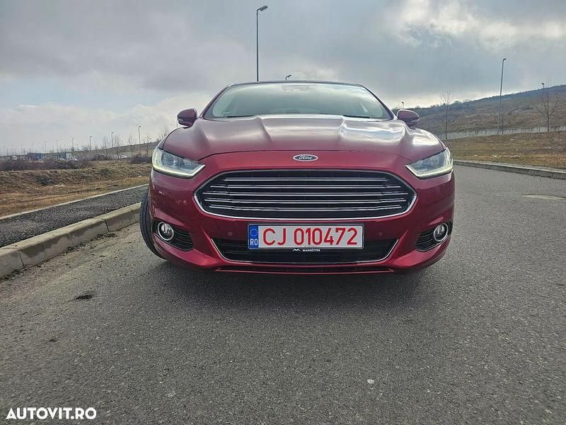 Second-hand Ford Mondeo Titanium 180 CP (132 kW) 2015 Rosu Hatchback