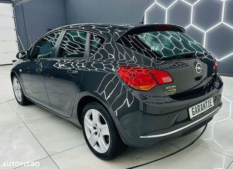Second-hand Opel Astra Active 110 CP (80 kW) 2013 Culoaregri Hatchback
