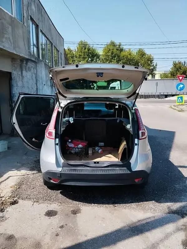 Utilizat 2011 Renault Scénic III Monovolum | 2.300 EUR (Super Preț) - Imagine 1/4