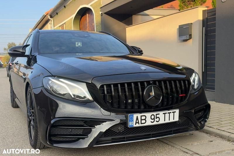 Culoarenegru Utilizat 2017 Mercedes E220 AMG line Break | 21.800 EUR (Preț OK) - Imagine 1/4