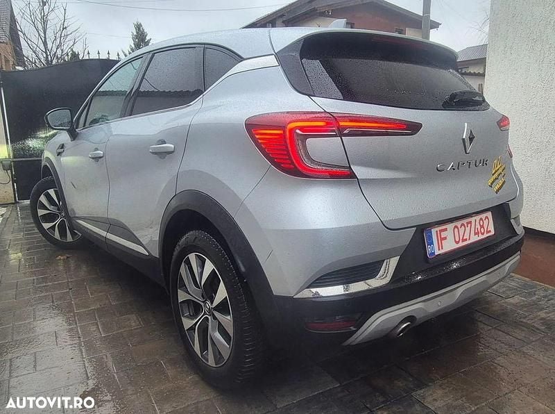 Second-hand Renault Captur Intens 100 CP (73 kW) 2021 Culoareargint SUV