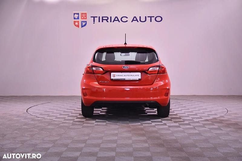 Second-hand Ford Fiesta 100 CP (73 kW) 2022 Culoarerosu Hatchback