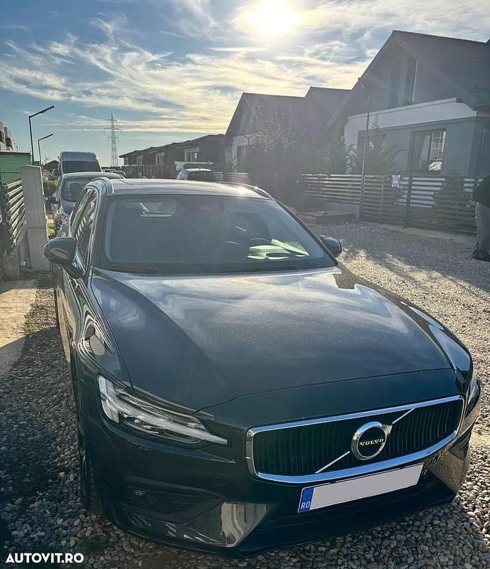 Culoaregri Second-hand 2020 Volvo V60 Momentum Break | 13.800 EUR (Preț OK) - Imagine 1/4