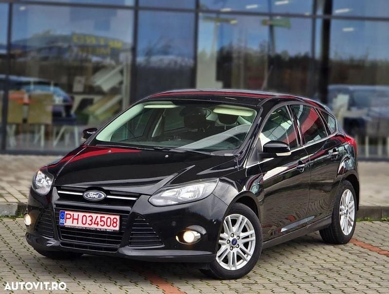 Culoarenegru Utilizat 2012 Ford Focus Titanium Hatchback | 3.990 EUR (Preț OK) - Imagine 1/4