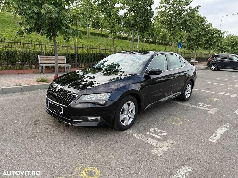 Culoarenegru Utilizat 2017 Skoda Superb Active Berlinǎ | 12.500 EUR (Preț bun) - Imagine 1/4