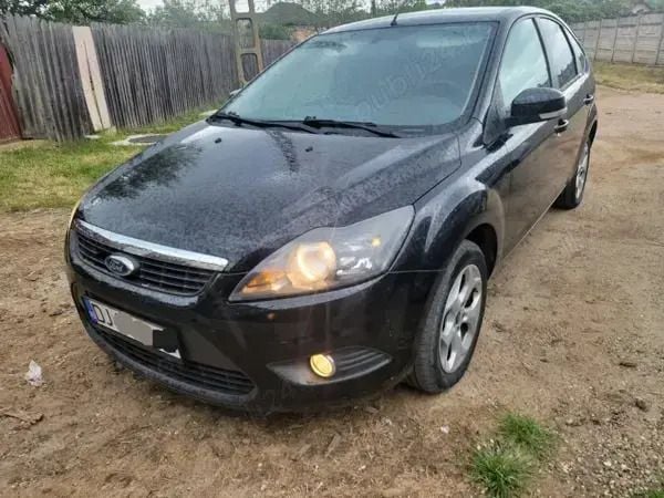 Negru Utilizat 2011 Ford Focus Hatchback | 2.990 EUR (Super Preț) - Imagine 1/4
