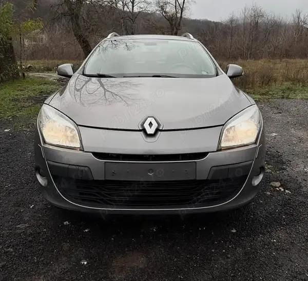 Gri Utilizat 2011 Renault Mégane III Break | 3.390 EUR (Preț bun) - Imagine 1/4