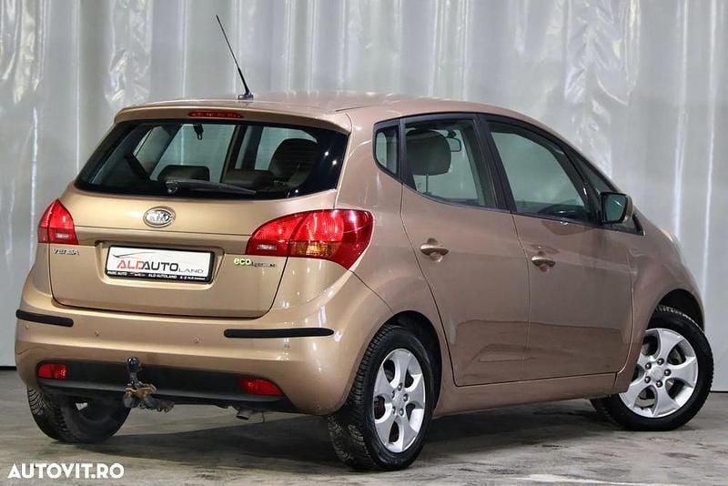 Second-hand Kia Venga Platinum Edition 128 CP (94 kW) 2010 Culoarebej Hatchback