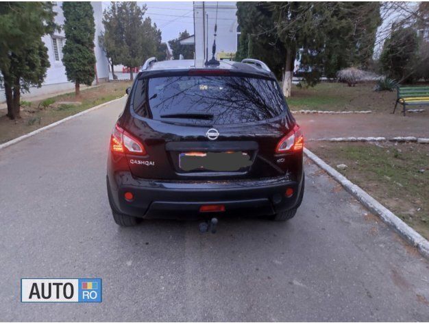 Negru Utilizat 2013 Nissan Qashqai SUV | 7.750 EUR (Preț OK) - Imagine 1/4